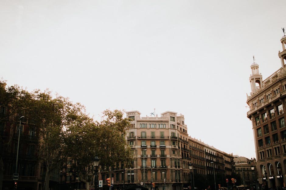 Edificios del Eixample de Barcelona con fachadas modernistas