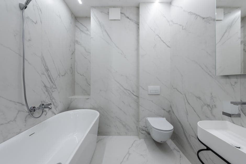 Instalación profesional de alicatado cerámico en pared de baño